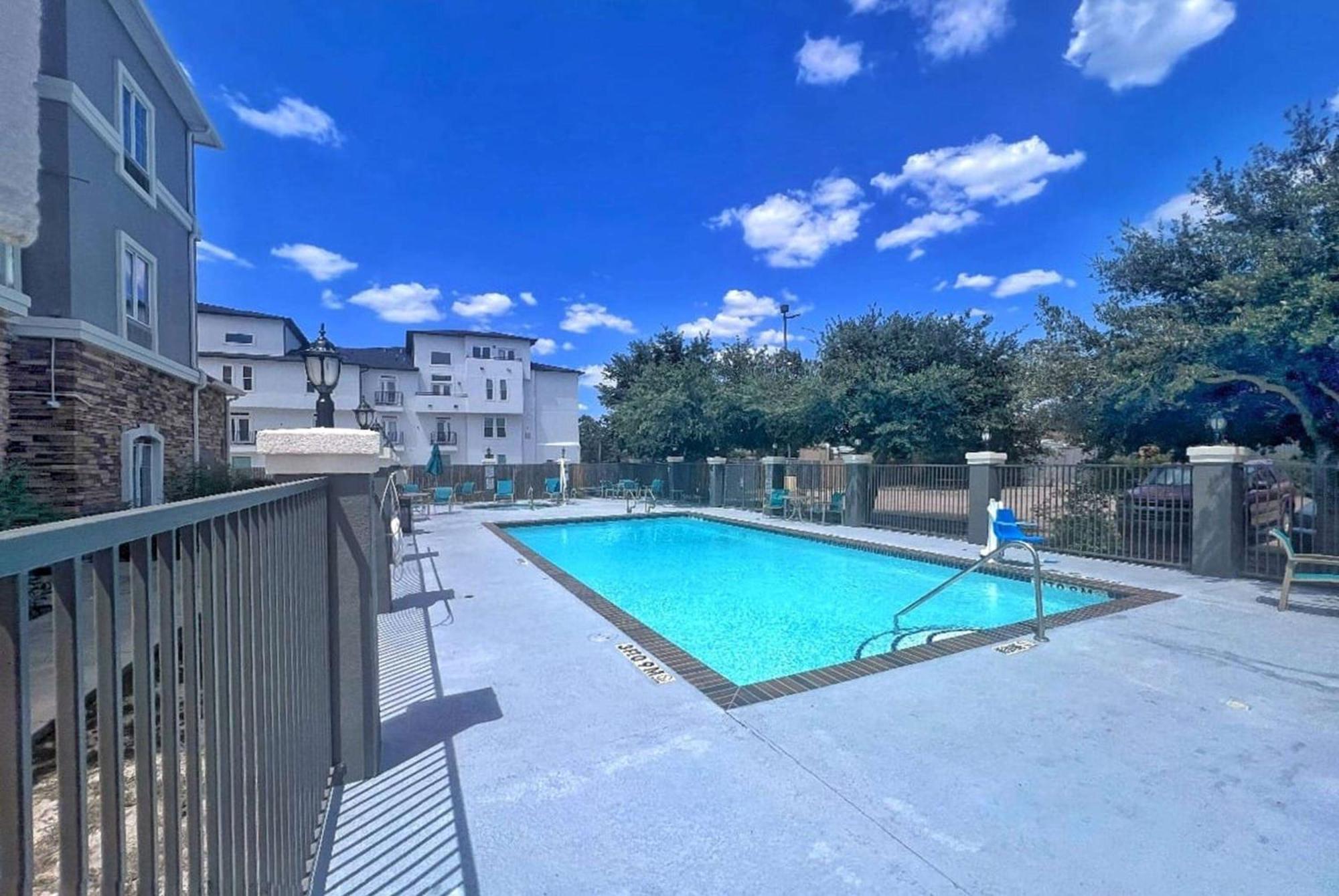 La Quinta By Wyndham Houston Energy Corridor Hotel Exterior foto